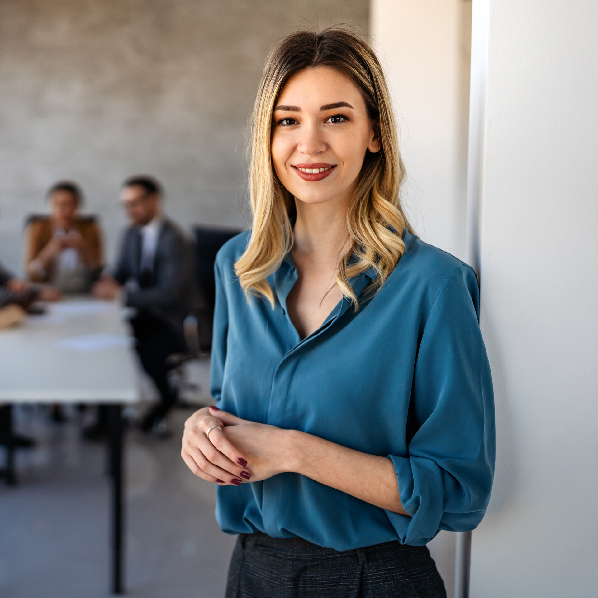 Consulente finanziario sorridente e accogliente